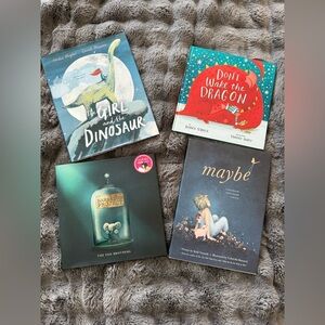 Bundle of 4 amazing books for little kids